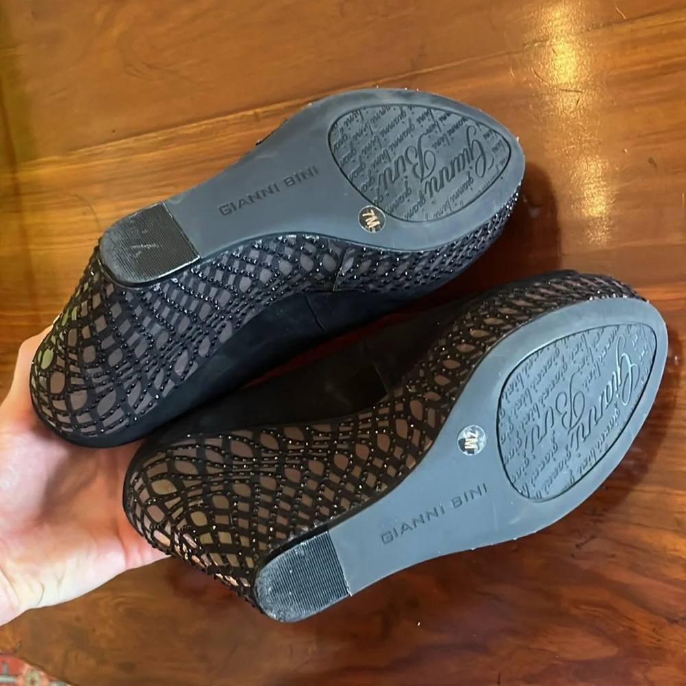 Gianni Bini Women's Black Courts - Picture 7 of 11